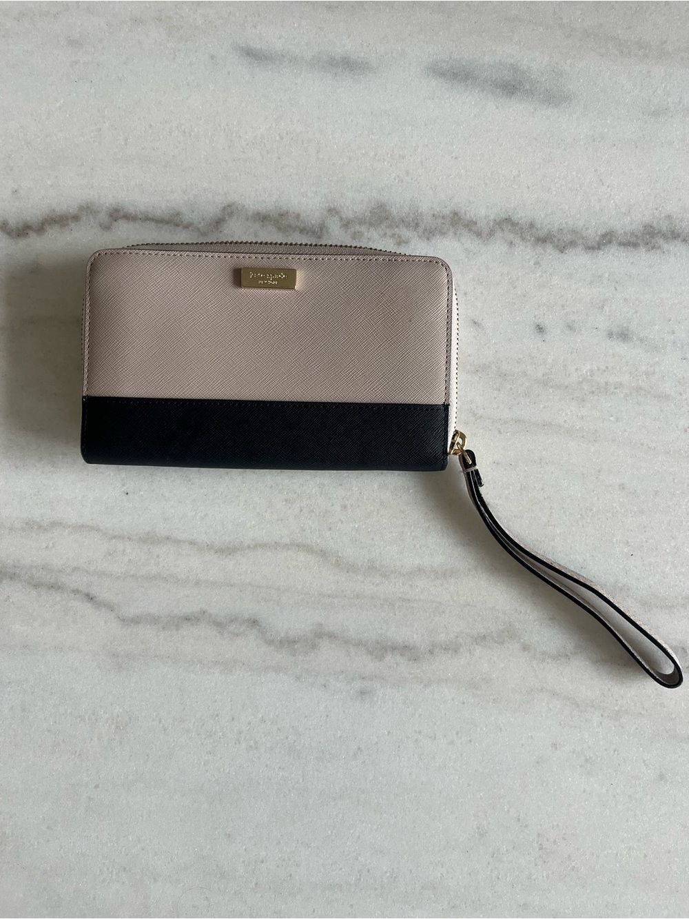 kate spade Two-Tone Black and Cream Zip Wristlet